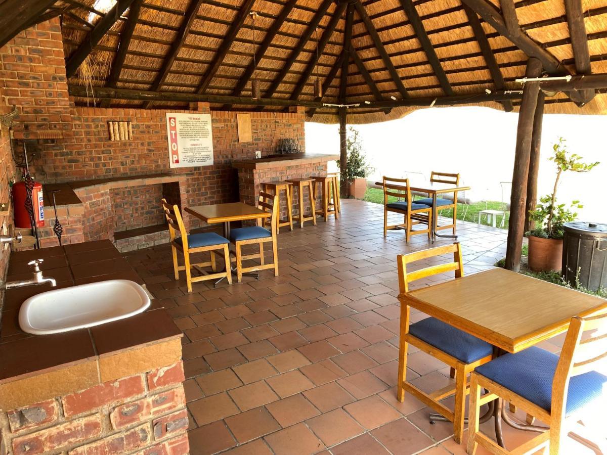 Graceland Self-Catering Cottages 温特顿 外观 照片
